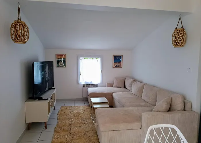 Maison Familiale à 600m De La 8mn à Pieds Hébergement de vacances *