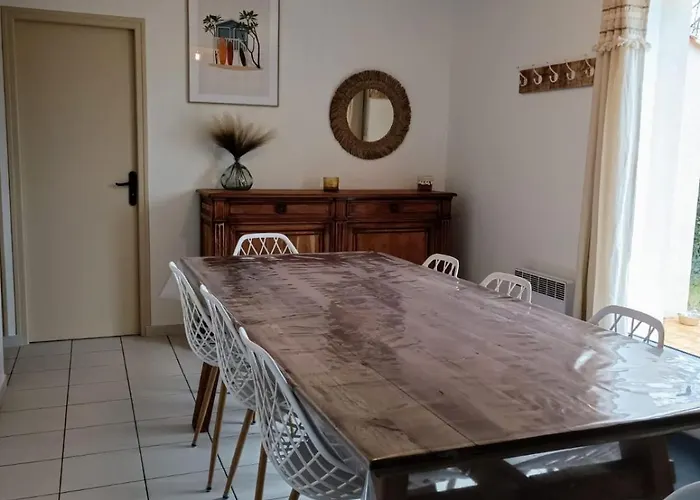 Maison Familiale à 600m De La 8mn à Pieds Hébergement de vacances