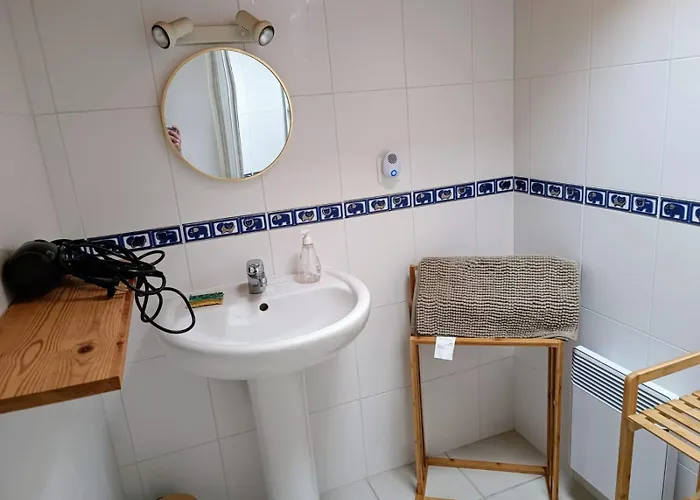 Maison Familiale à 600m De La 8mn à Pieds Hébergement de vacances